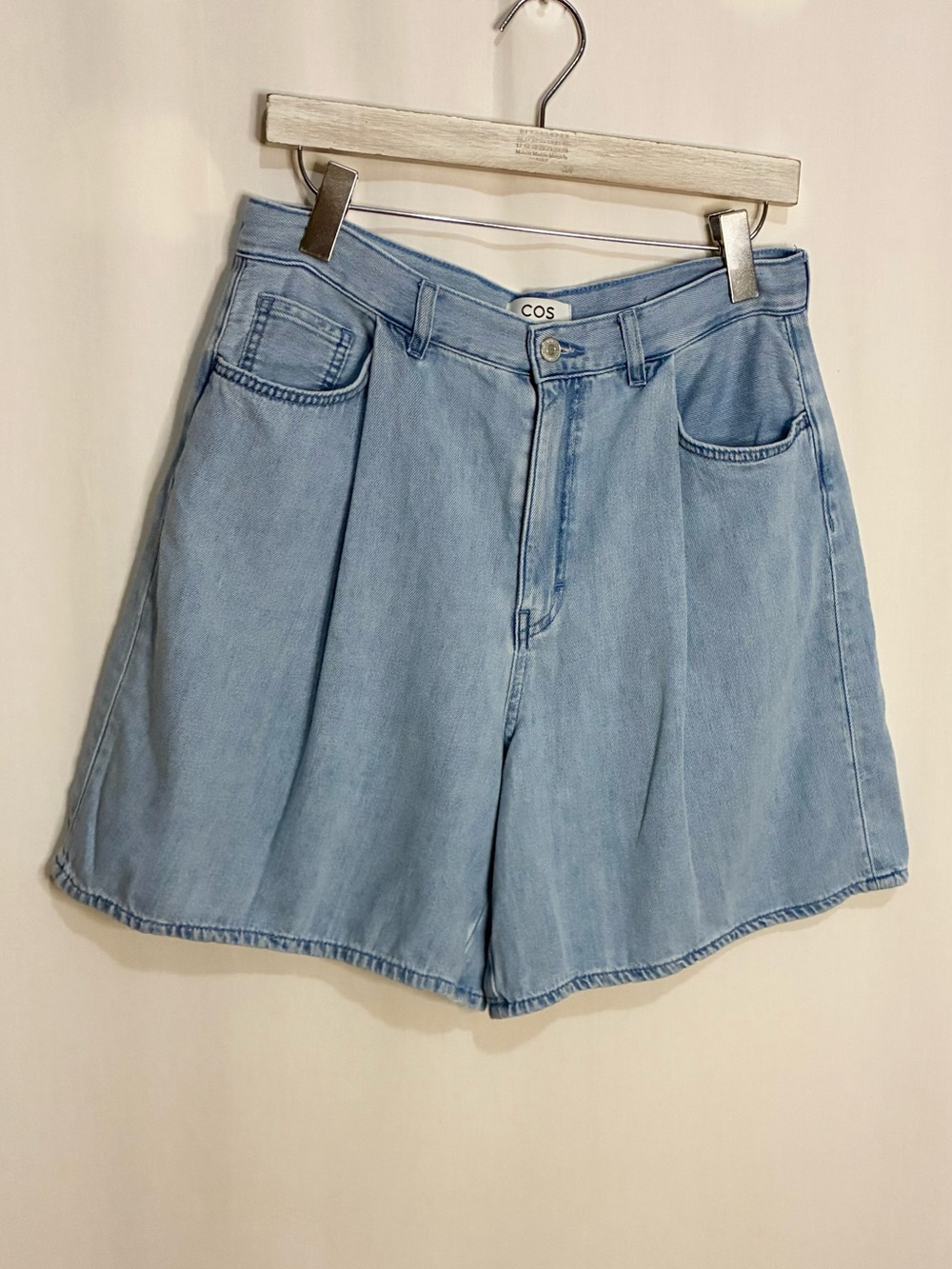 COS Pleated Denim Shorts - Picture 4 of 7